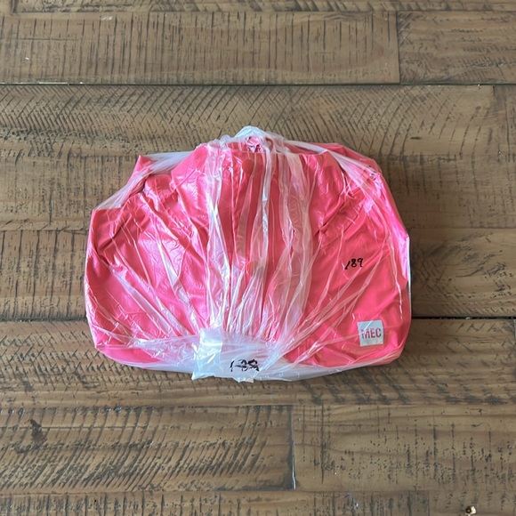 MEC Rain Jacket - Size Youth 14 - Picture 16 of 16